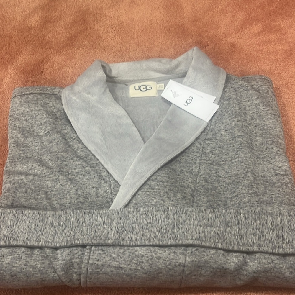 UGGS brand new Men's Gray Robe